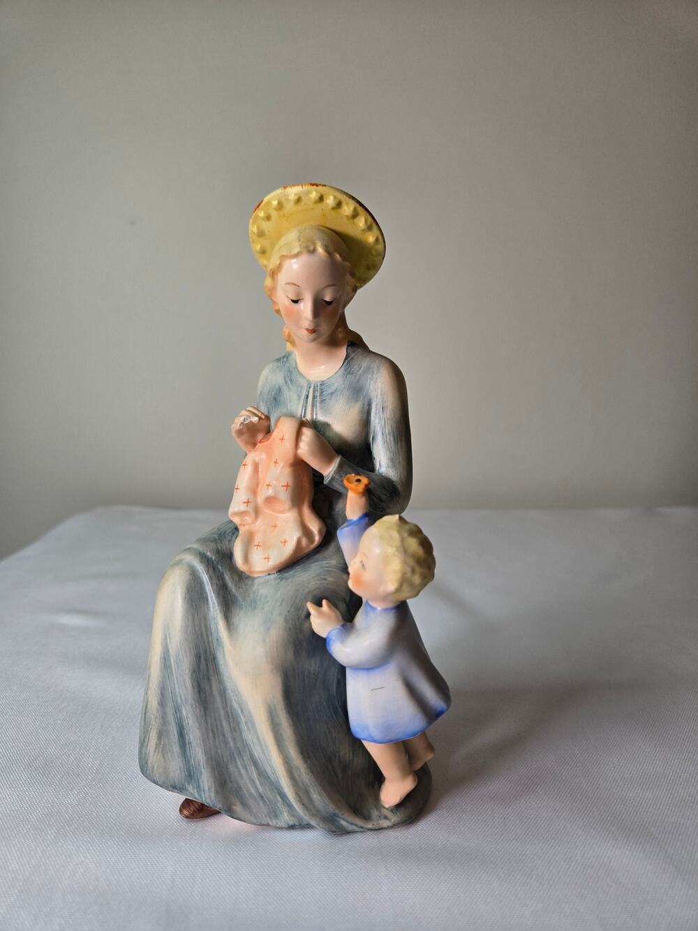 7-1/2" Hummel Goebel Sacrart 'Sewing Madonna' Porcelain Figurine Germany